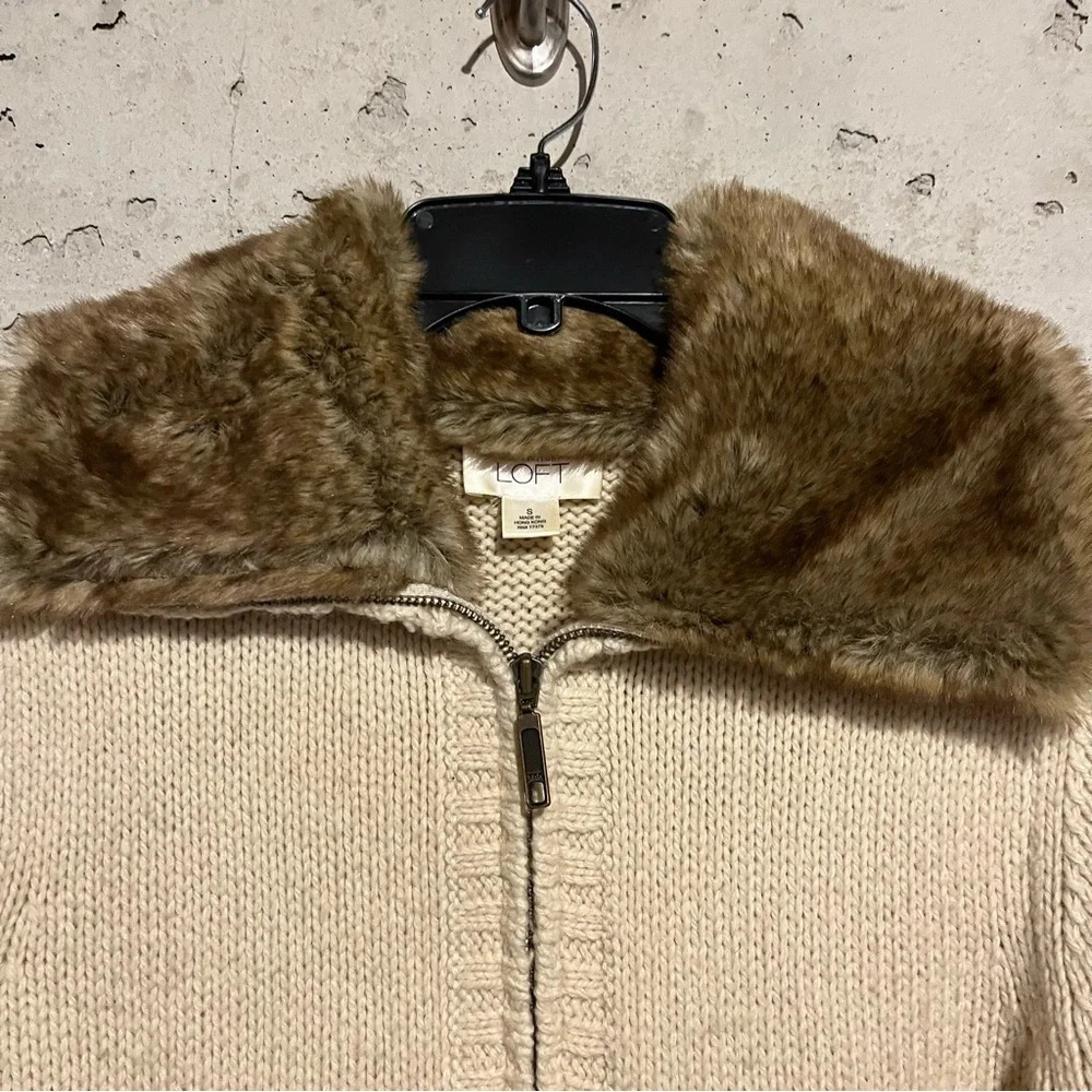 Ann Taylor Loft Womens Zip Cardigan Sweater Lambswool Faux Fur Collar Beige S - Picture 2 of 9